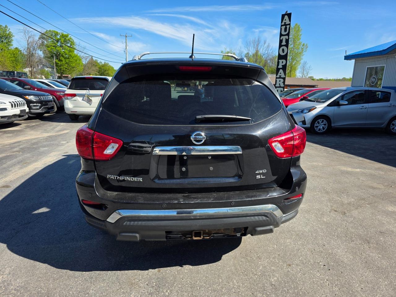 2017 Nissan Pathfinder SL 4WD Photo3