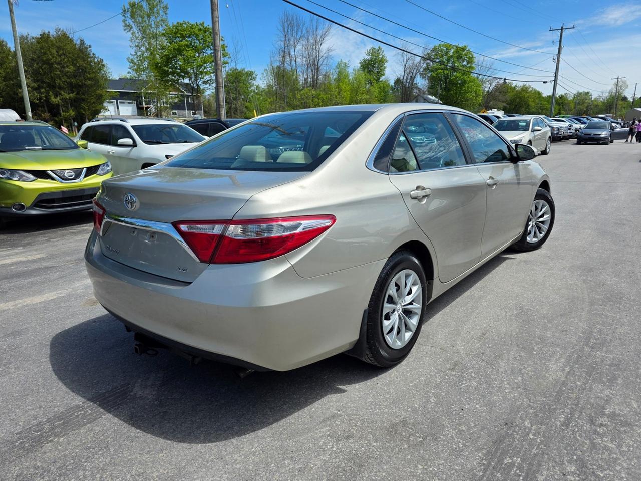 2015 Toyota Camry SE Photo