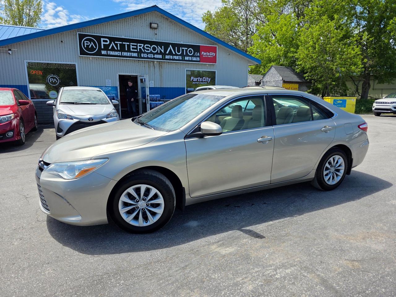2015 Toyota Camry SE Photo0