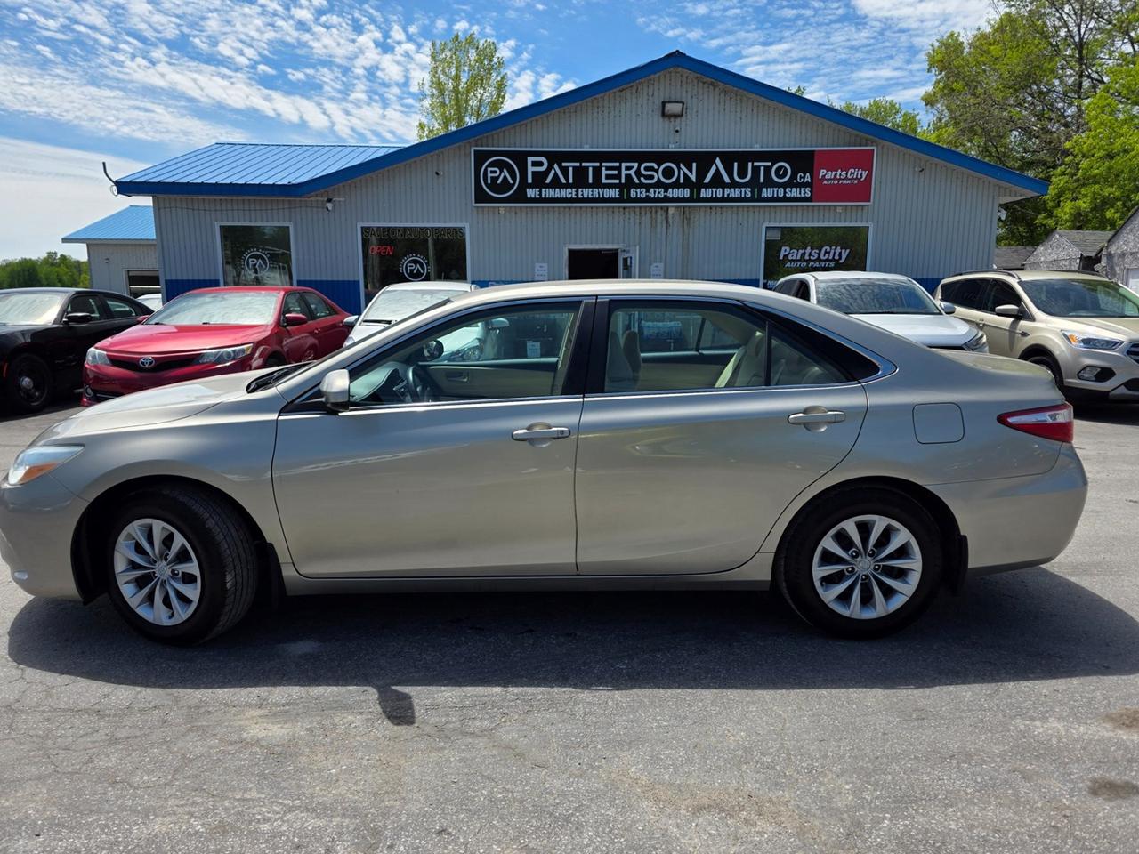 2015 Toyota Camry SE Photo
