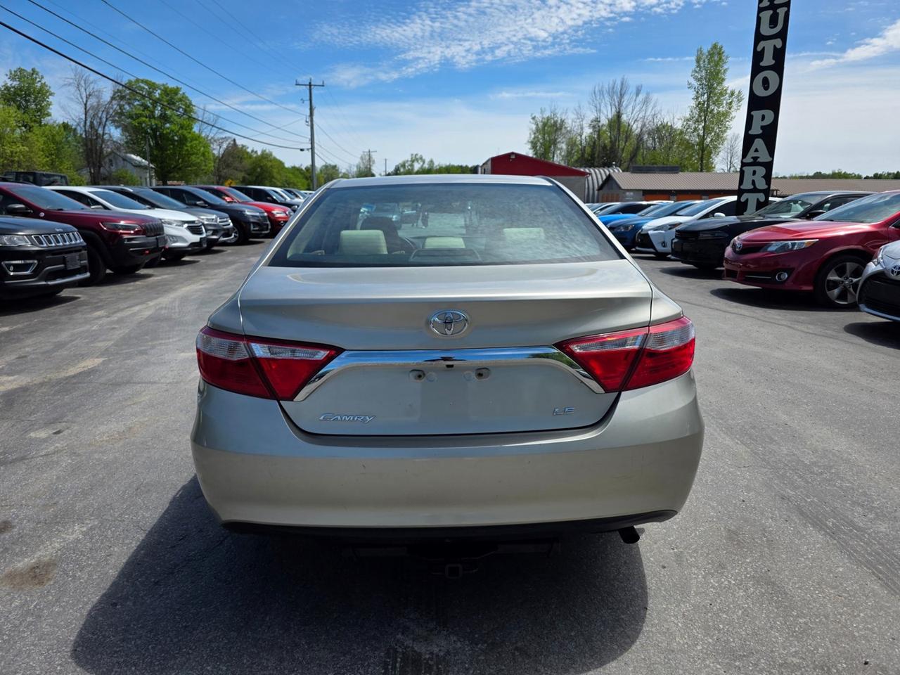 2015 Toyota Camry SE Photo3