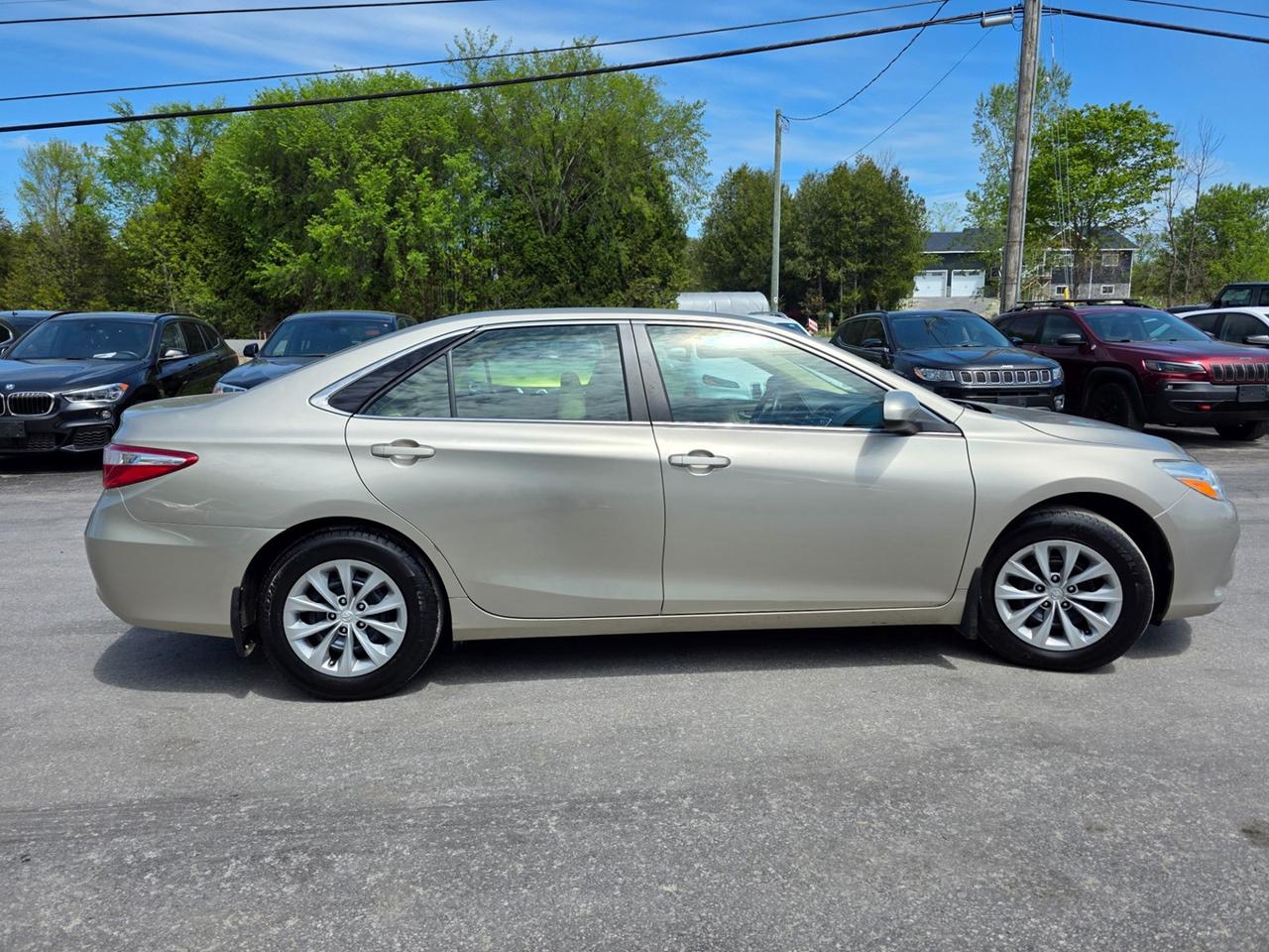 2015 Toyota Camry SE Photo