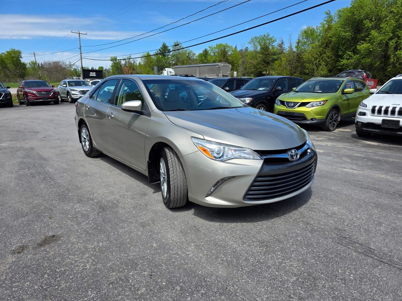 2015 Toyota Camry SE Photo