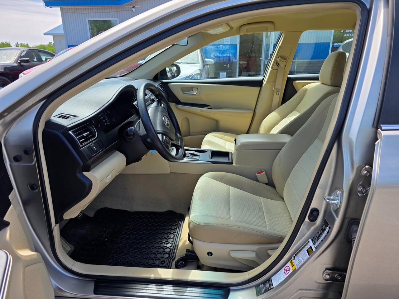 2015 Toyota Camry SE Photo