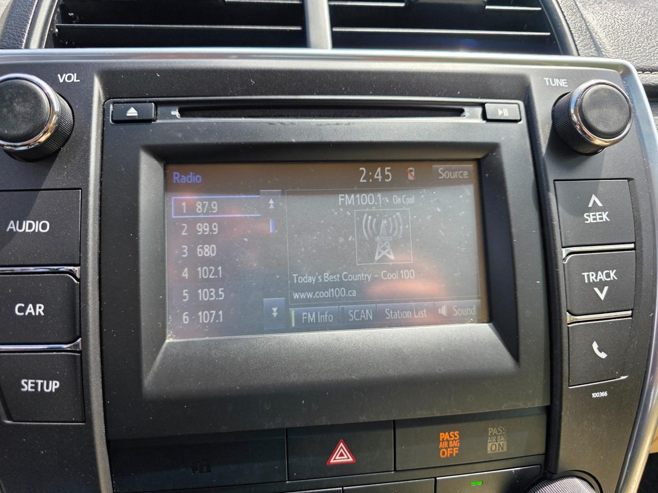 2015 Toyota Camry SE Photo