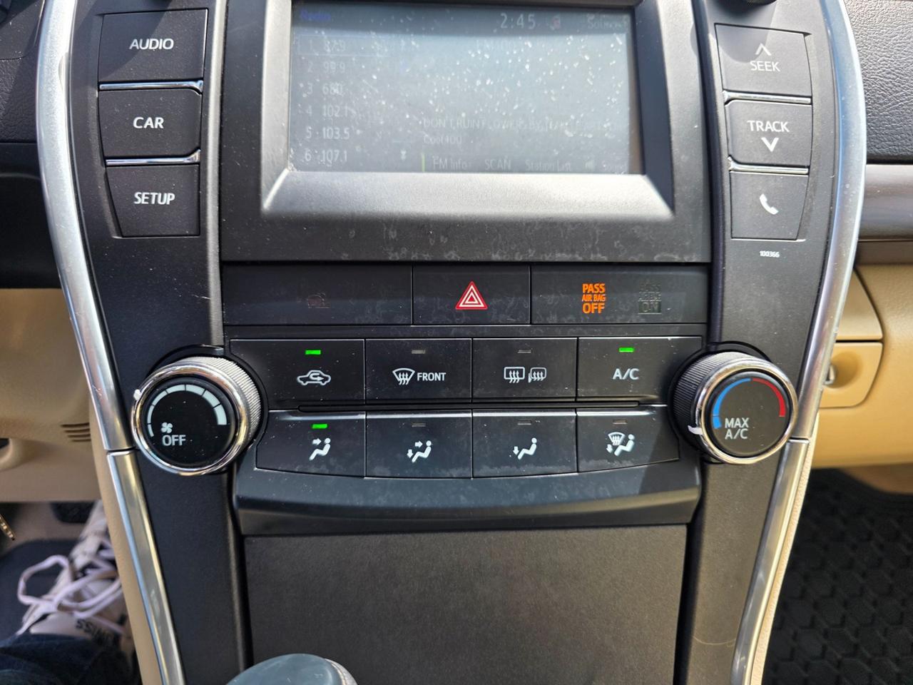 2015 Toyota Camry SE Photo