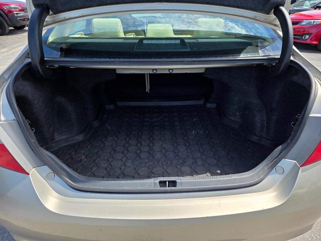 2015 Toyota Camry SE Photo