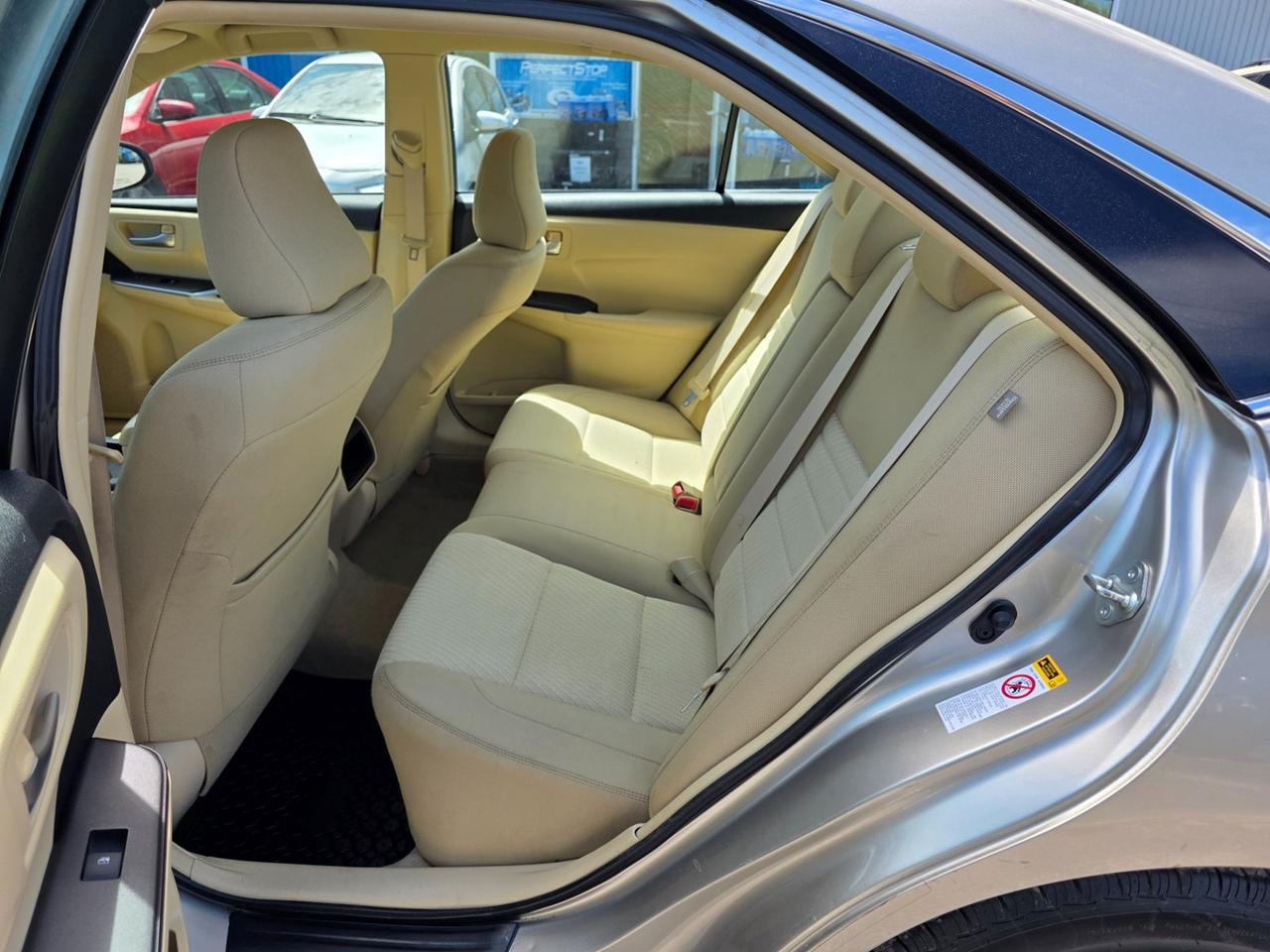 2015 Toyota Camry SE Photo