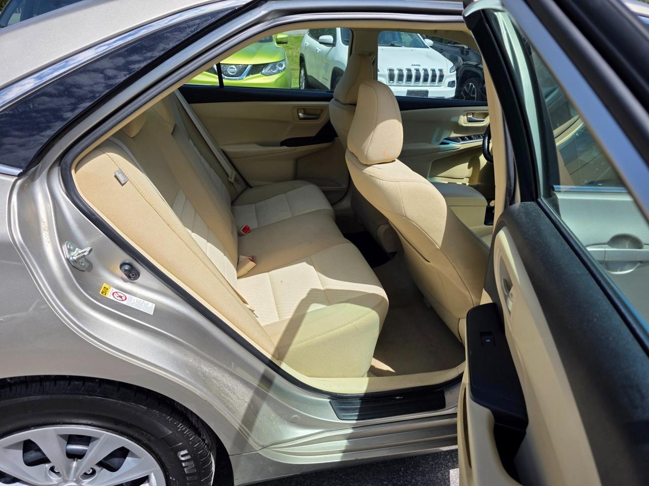 2015 Toyota Camry SE Photo