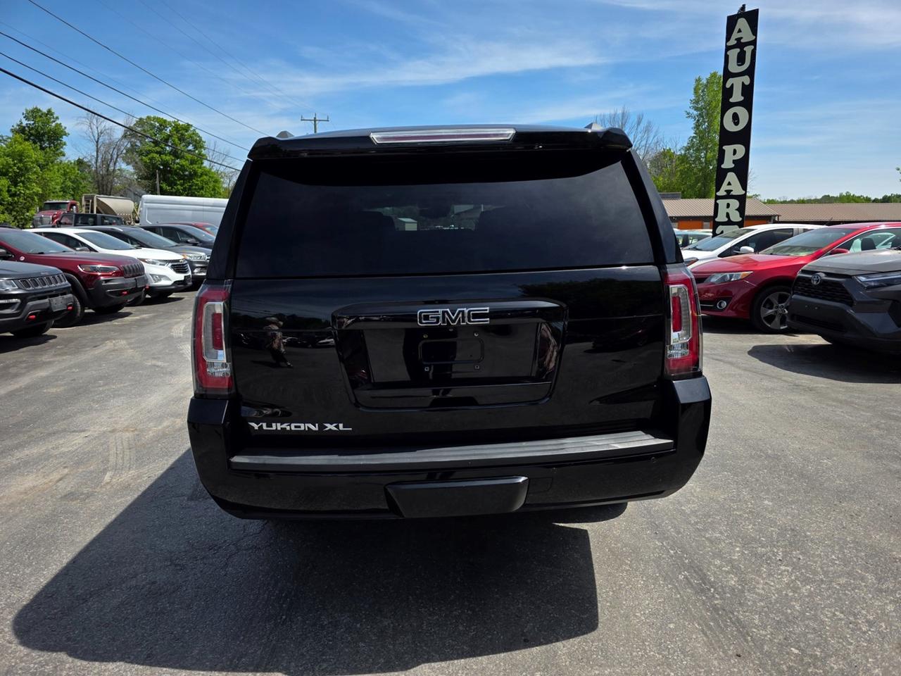 2017 GMC Yukon XL SLT Photo