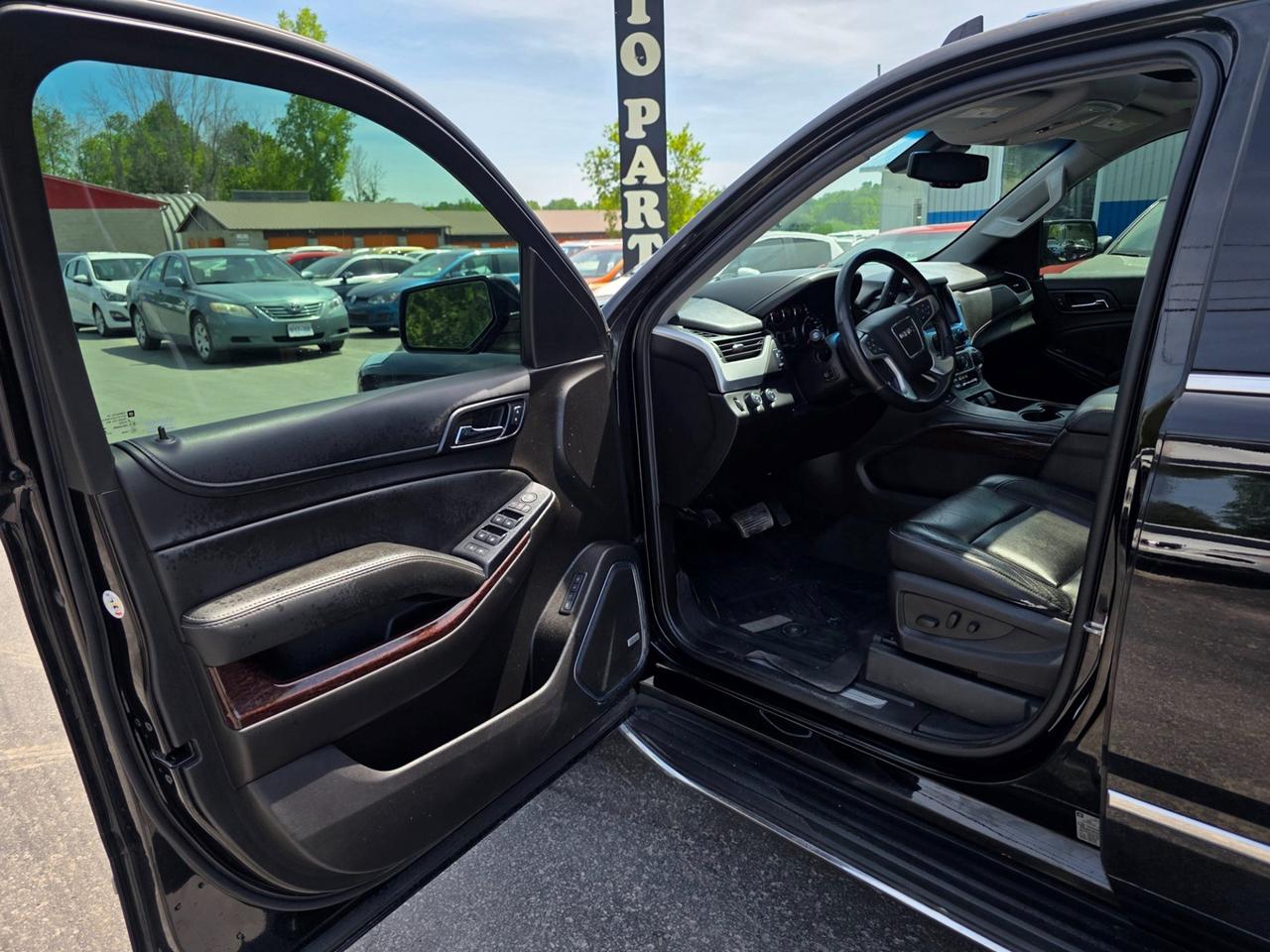 2017 GMC Yukon XL SLT Photo