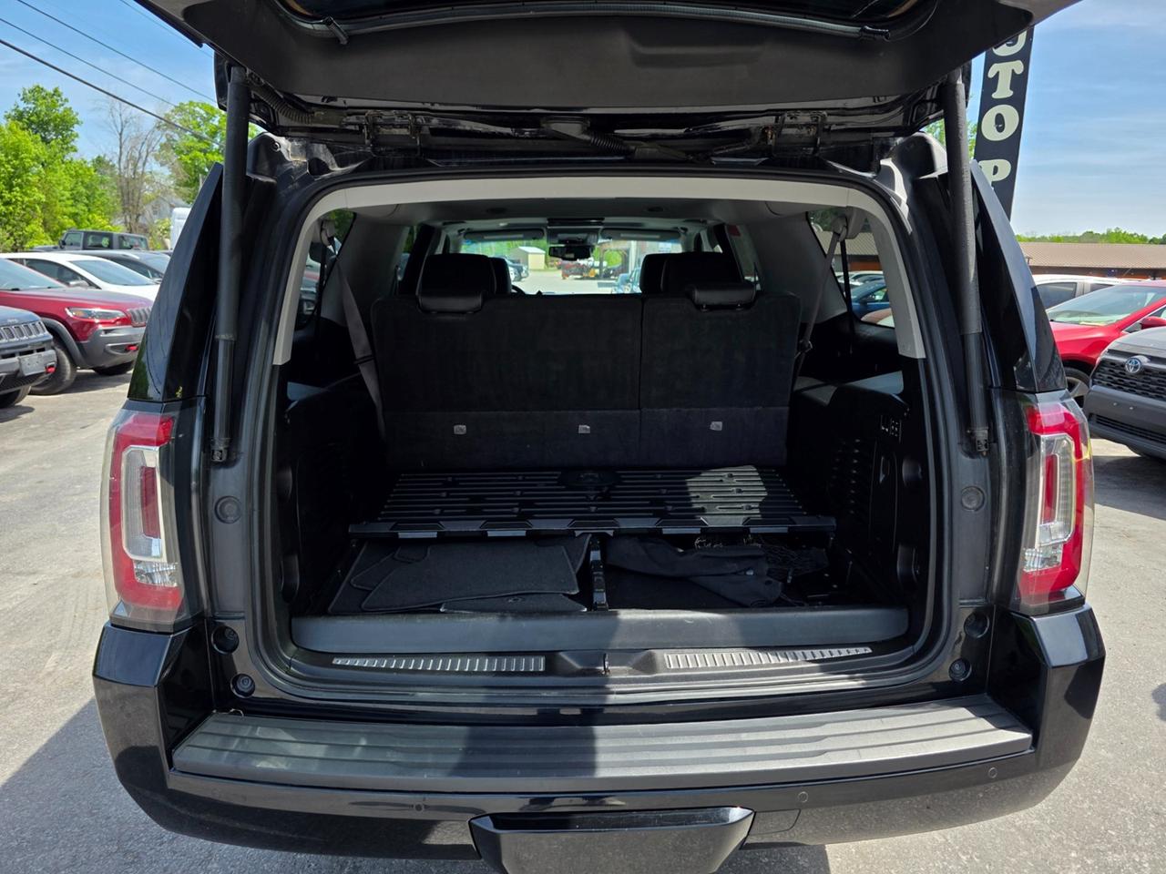 2017 GMC Yukon XL SLT Photo