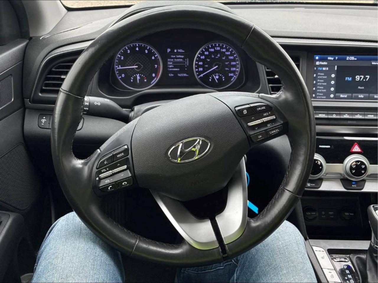 2020 Hyundai Elantra Limited Photo