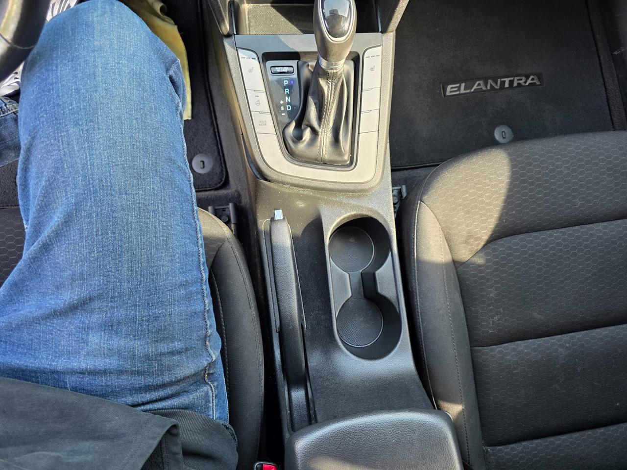 2020 Hyundai Elantra Limited Photo