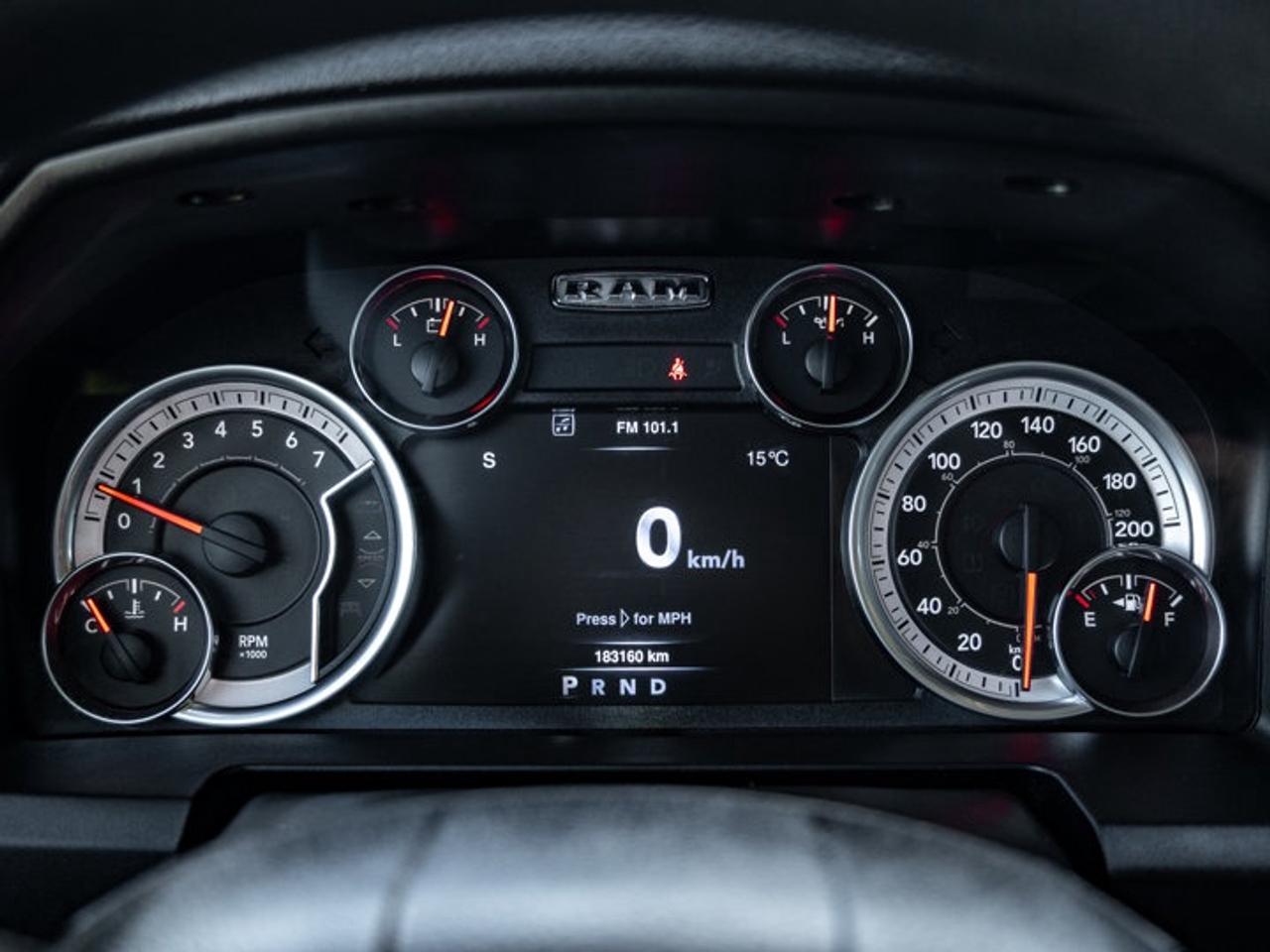 2021 RAM 1500 Classic EXPRESS Photo3