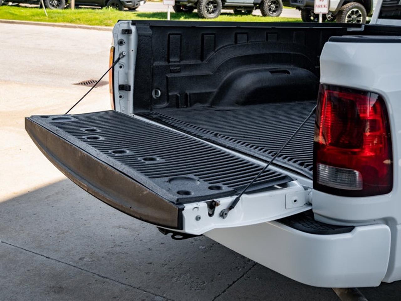 2021 RAM 1500 Classic EXPRESS Photo