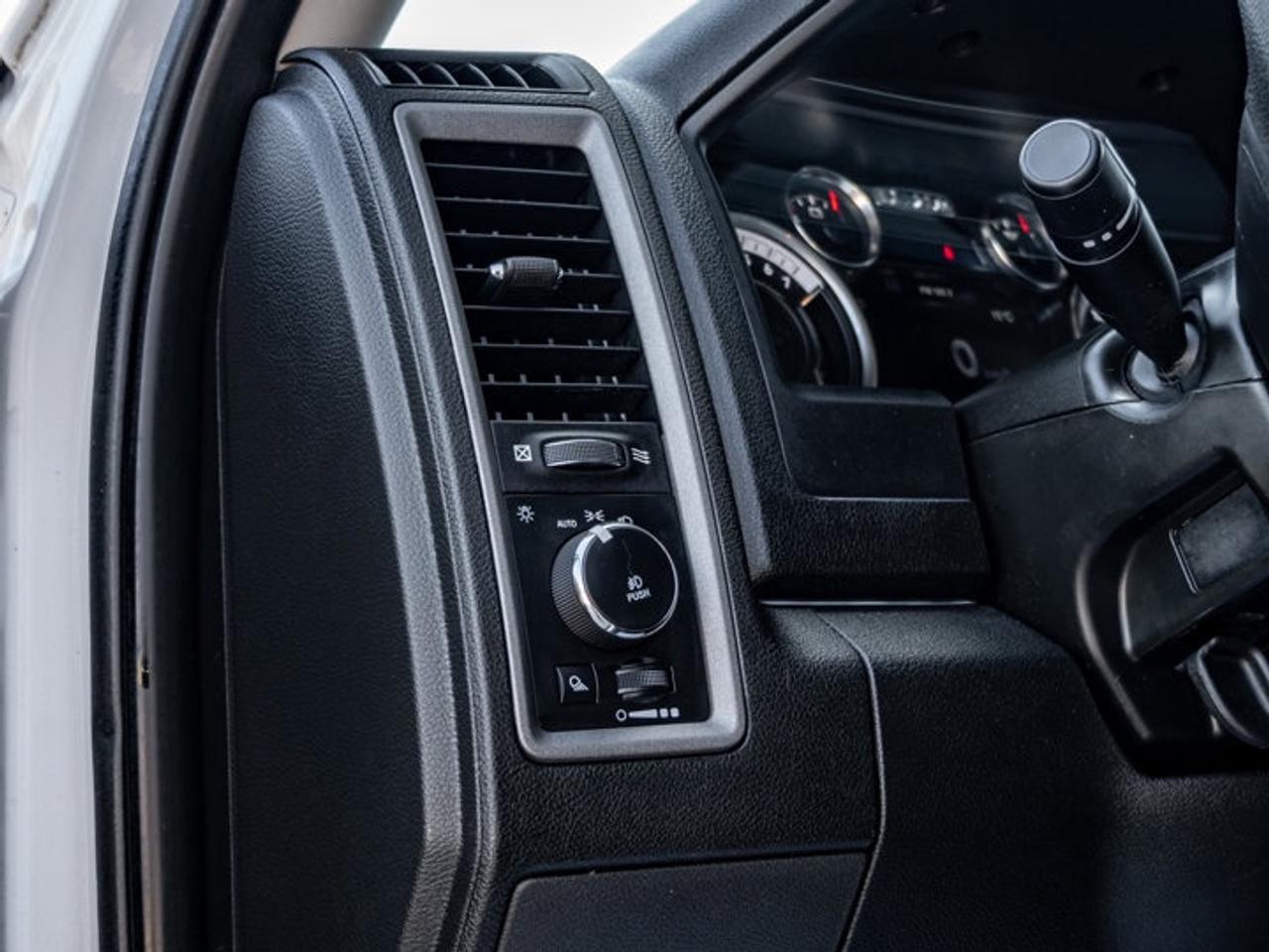 2021 RAM 1500 Classic EXPRESS Photo