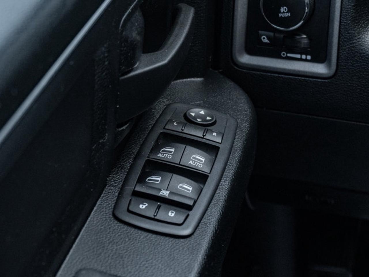 2021 RAM 1500 Classic EXPRESS Photo