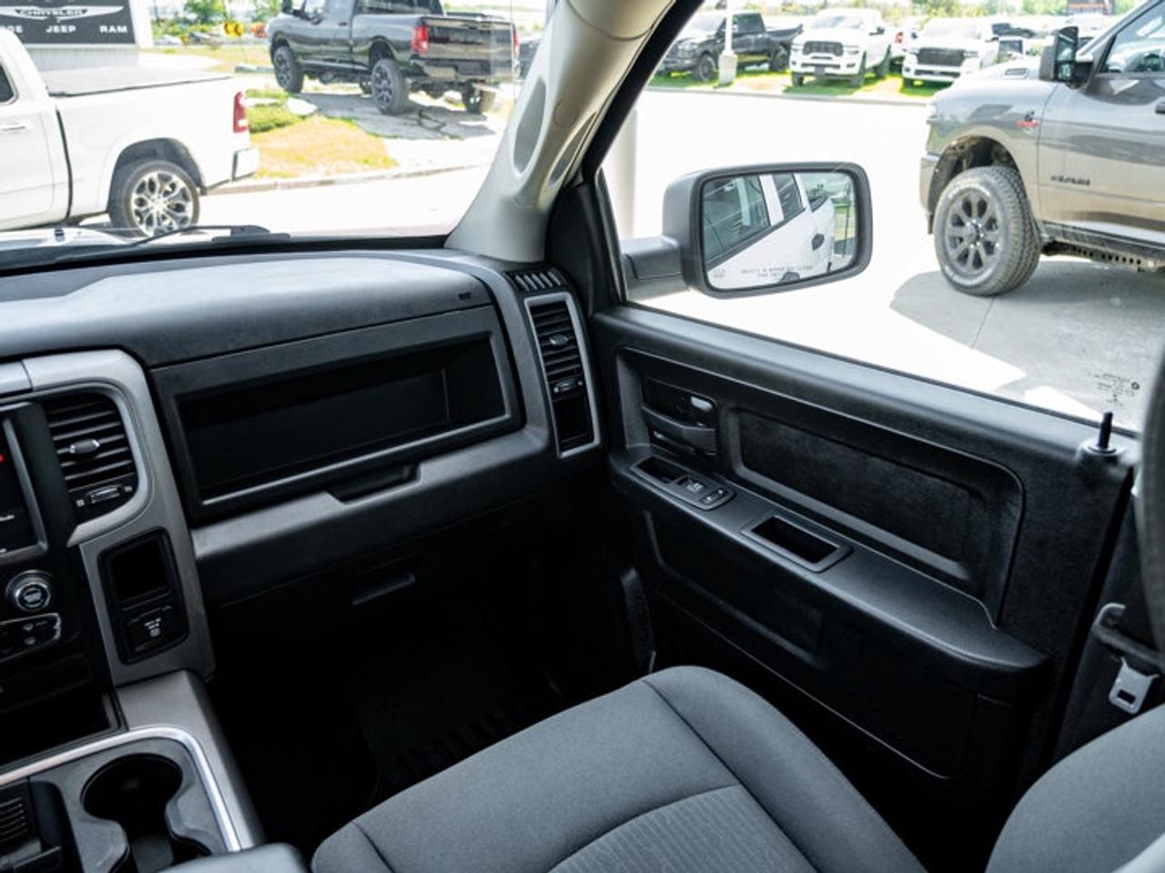 2021 RAM 1500 Classic EXPRESS Photo