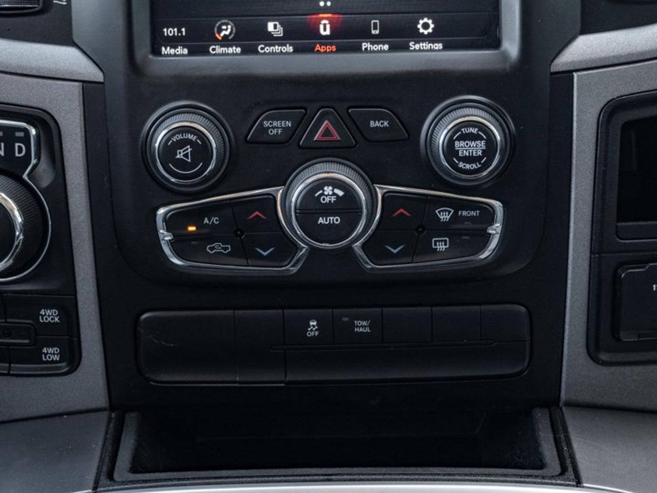 2021 RAM 1500 Classic EXPRESS Photo