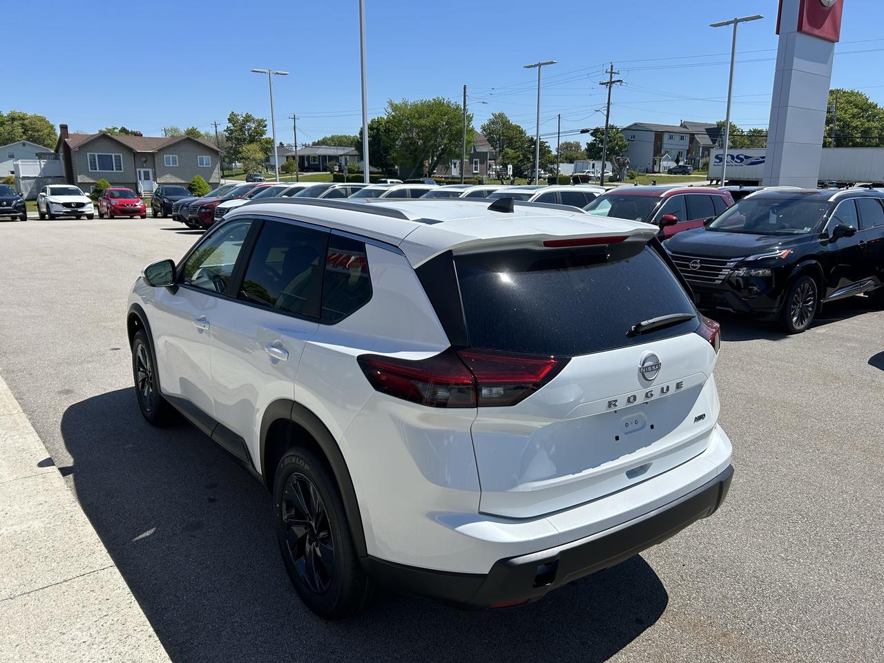 2026 Nissan Rogue SV MOONROOF Photo