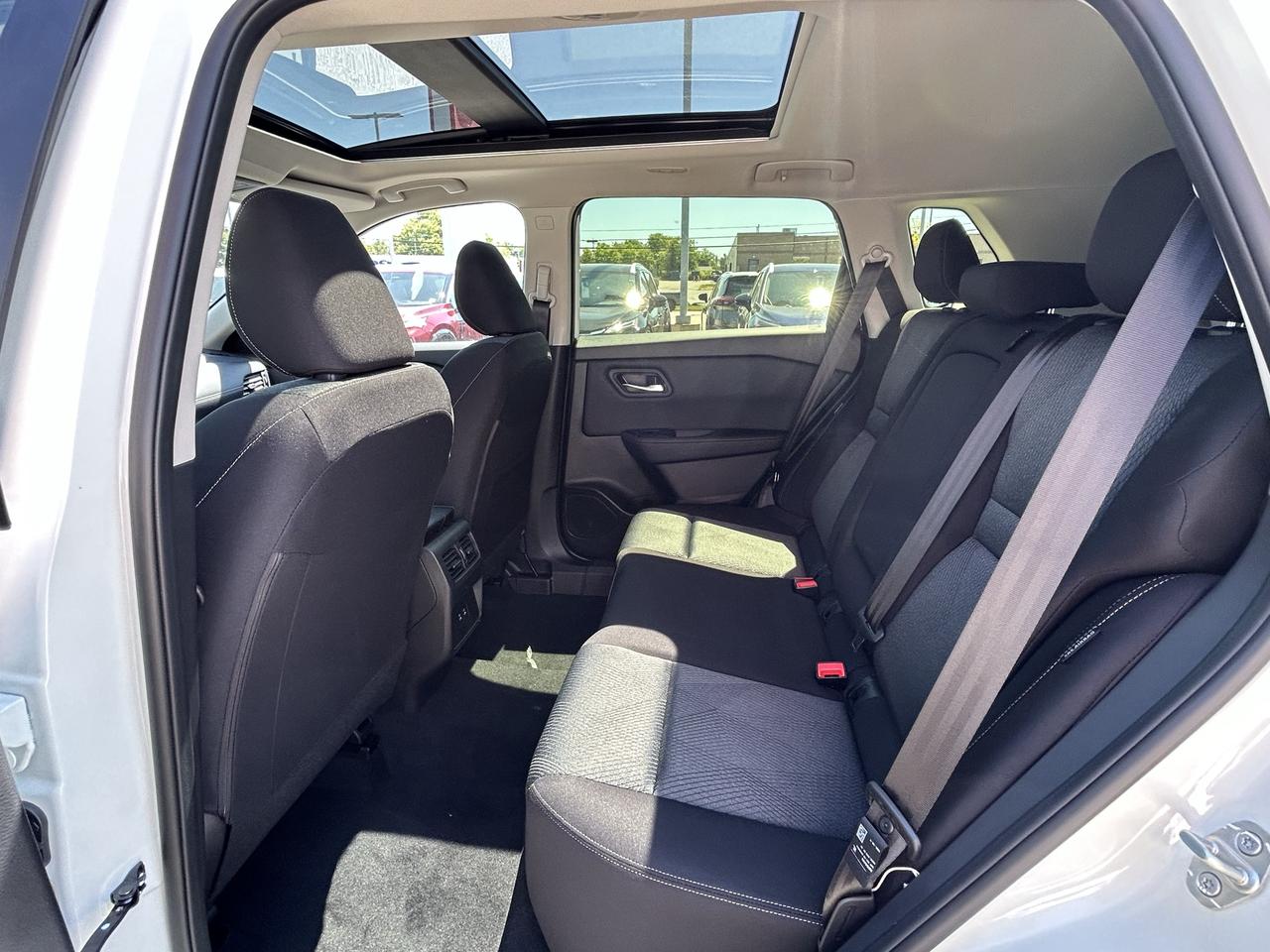 2026 Nissan Rogue SV MOONROOF Photo