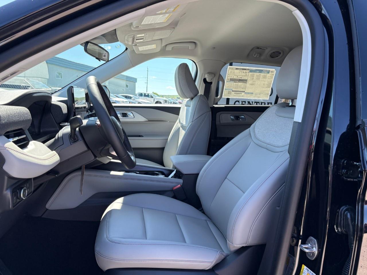 2026 Ford Explorer Active w/200A Pkg 4WD Photo