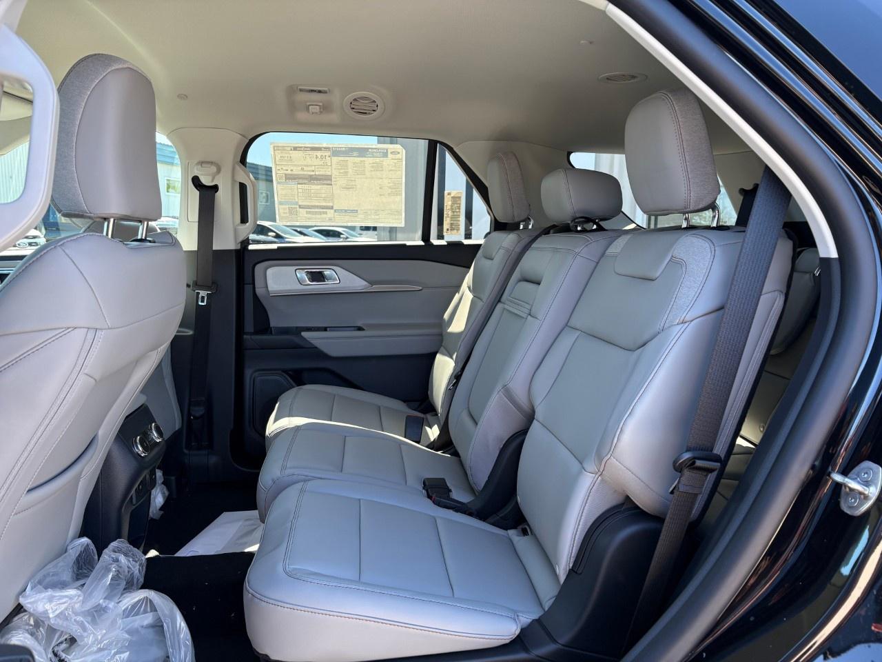 2026 Ford Explorer Active w/200A Pkg 4WD Photo