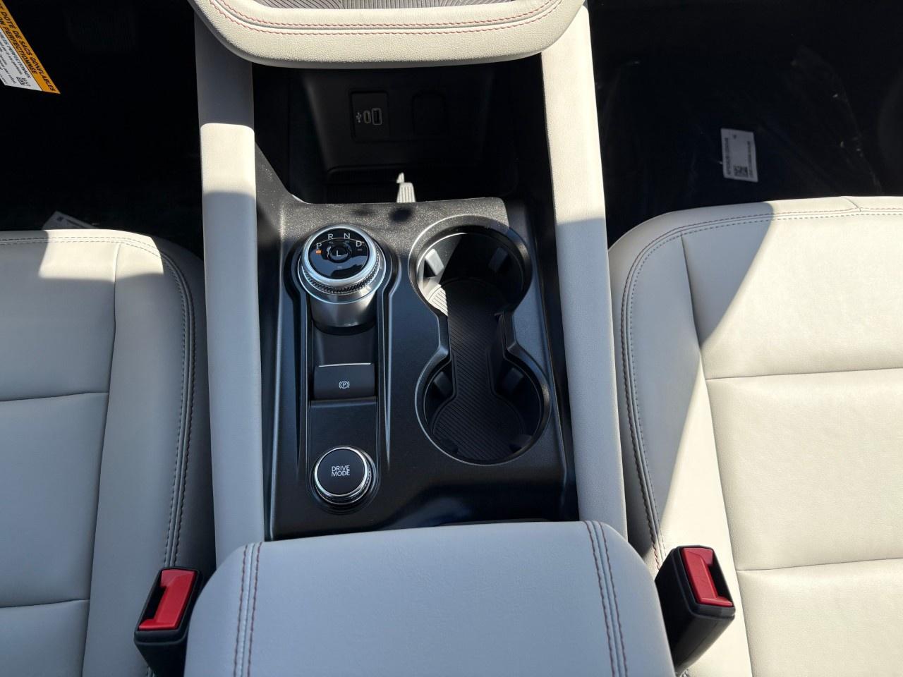 2026 Ford Explorer Active w/200A Pkg 4WD Photo