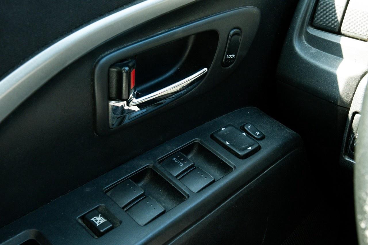 2012 Mazda MAZDA5 GT at Photo