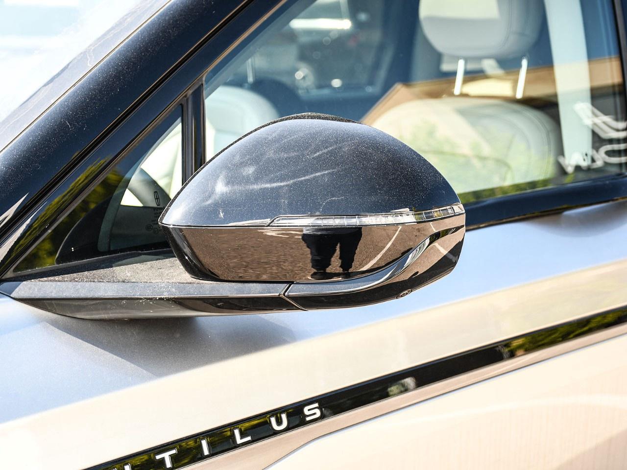 2026 Lincoln Nautilus Premiere AWD Photo4
