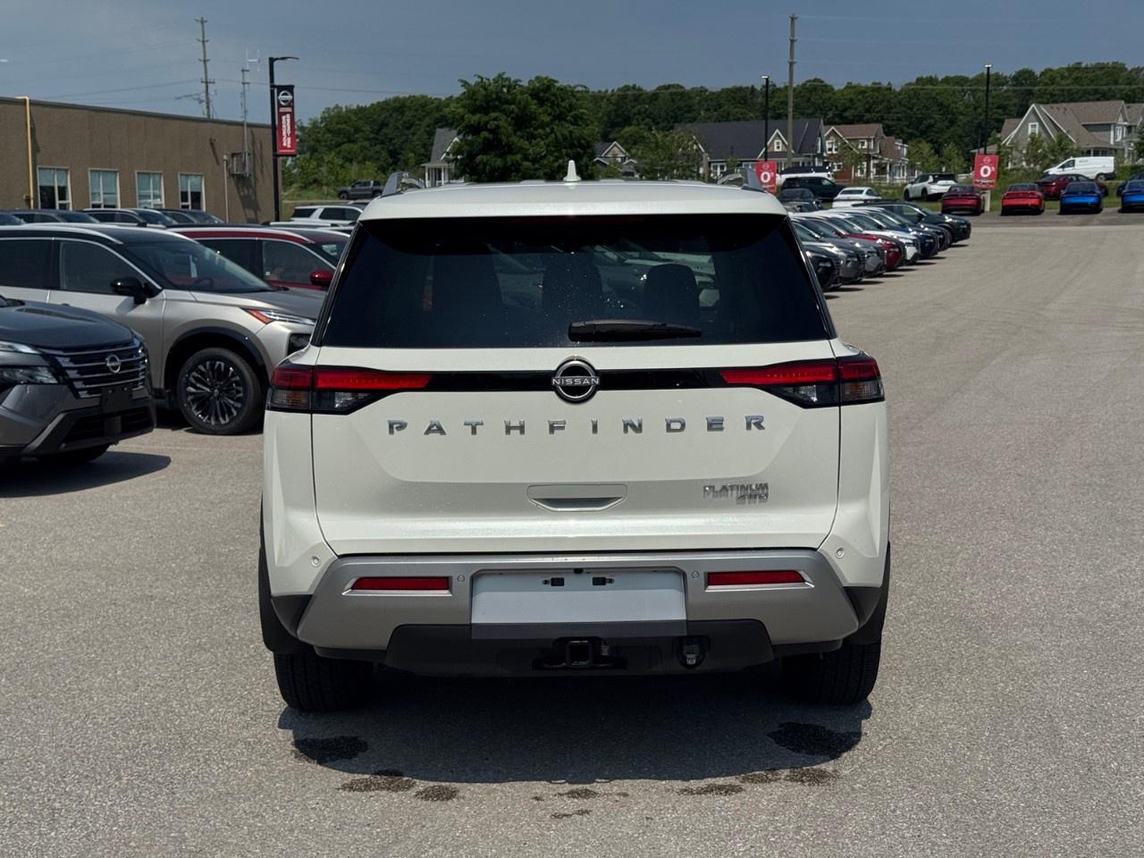 2024 Nissan Pathfinder Platinum 4WD Photo3