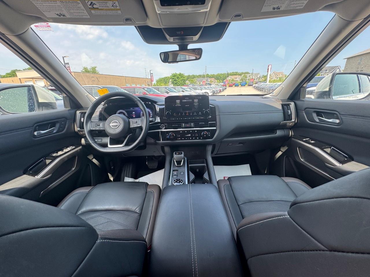 2024 Nissan Pathfinder Platinum 4WD Photo