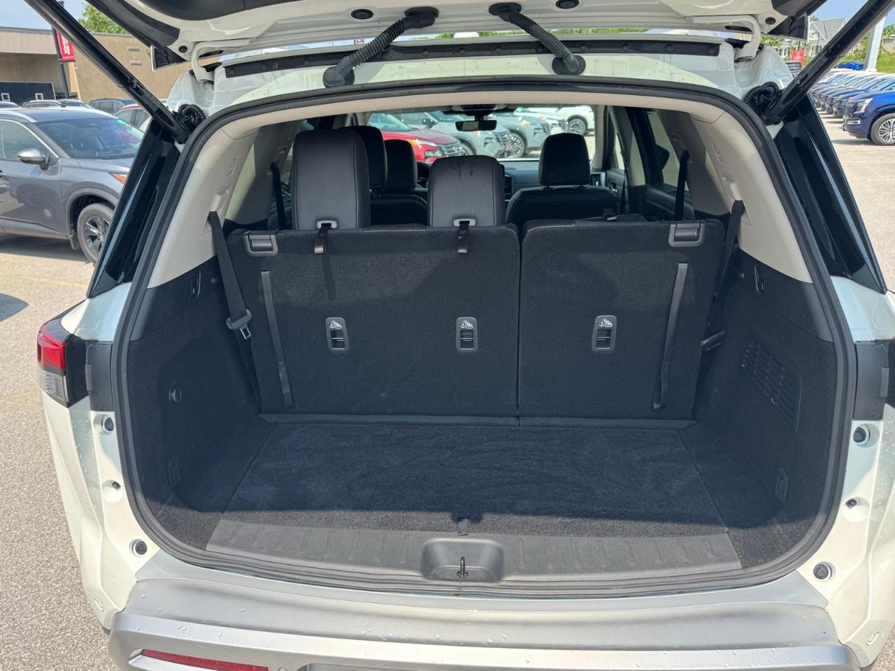 2024 Nissan Pathfinder Platinum 4WD Photo