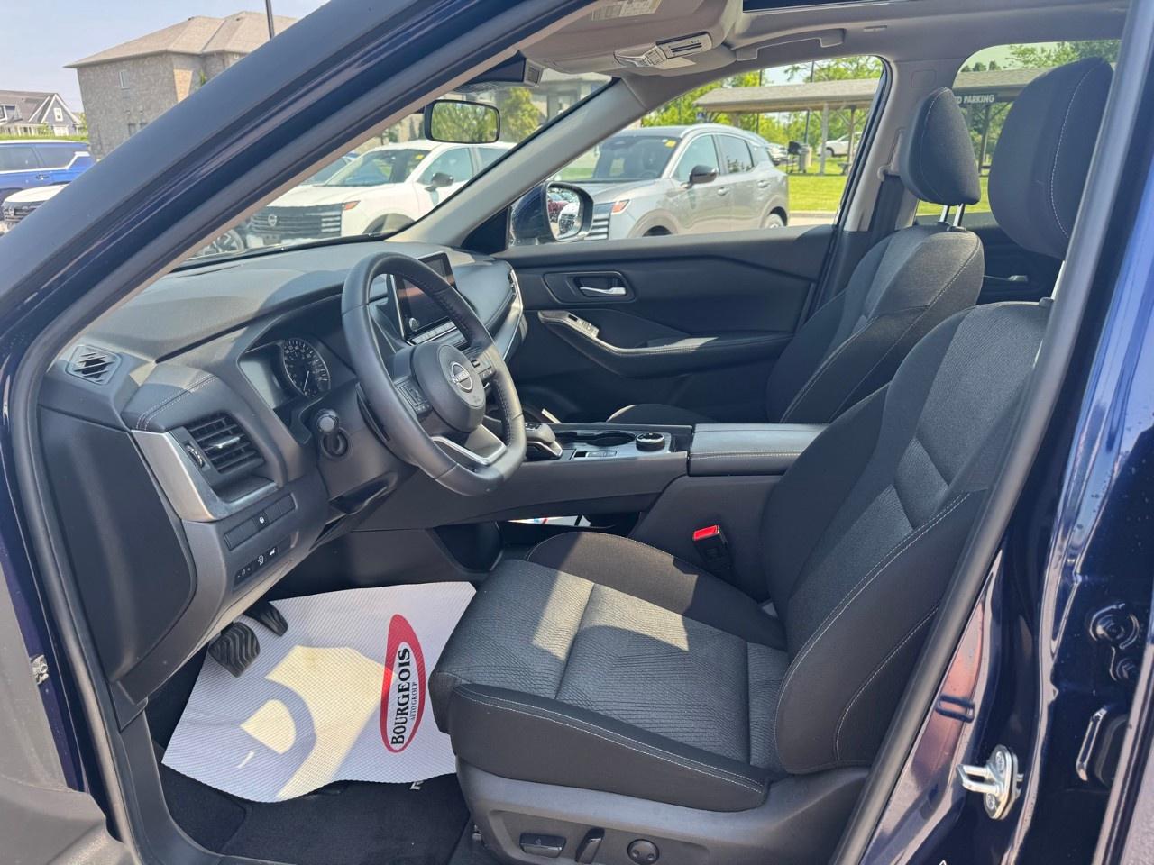2024 Nissan Rogue AWD SV Moonroof Photo