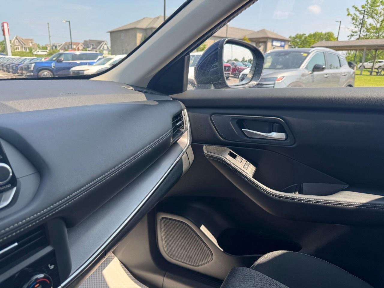 2024 Nissan Rogue AWD SV Moonroof Photo