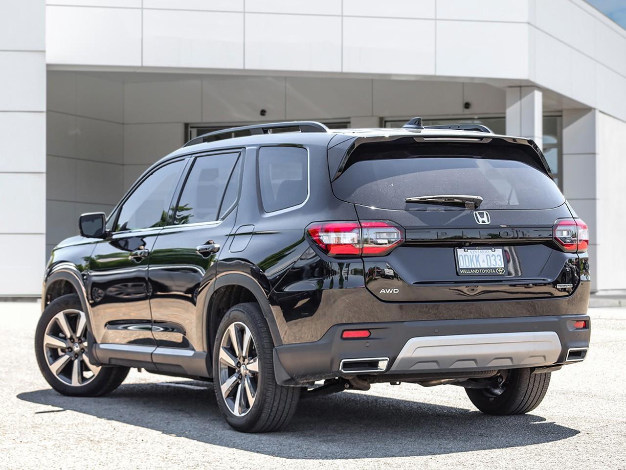 2024 Honda Pilot Touring 3RD ROW SEATING-HEATED/COOLED SEATS- LEATHER SEATS-HEATED STEERING WHEEL-MOONROOF- Photo