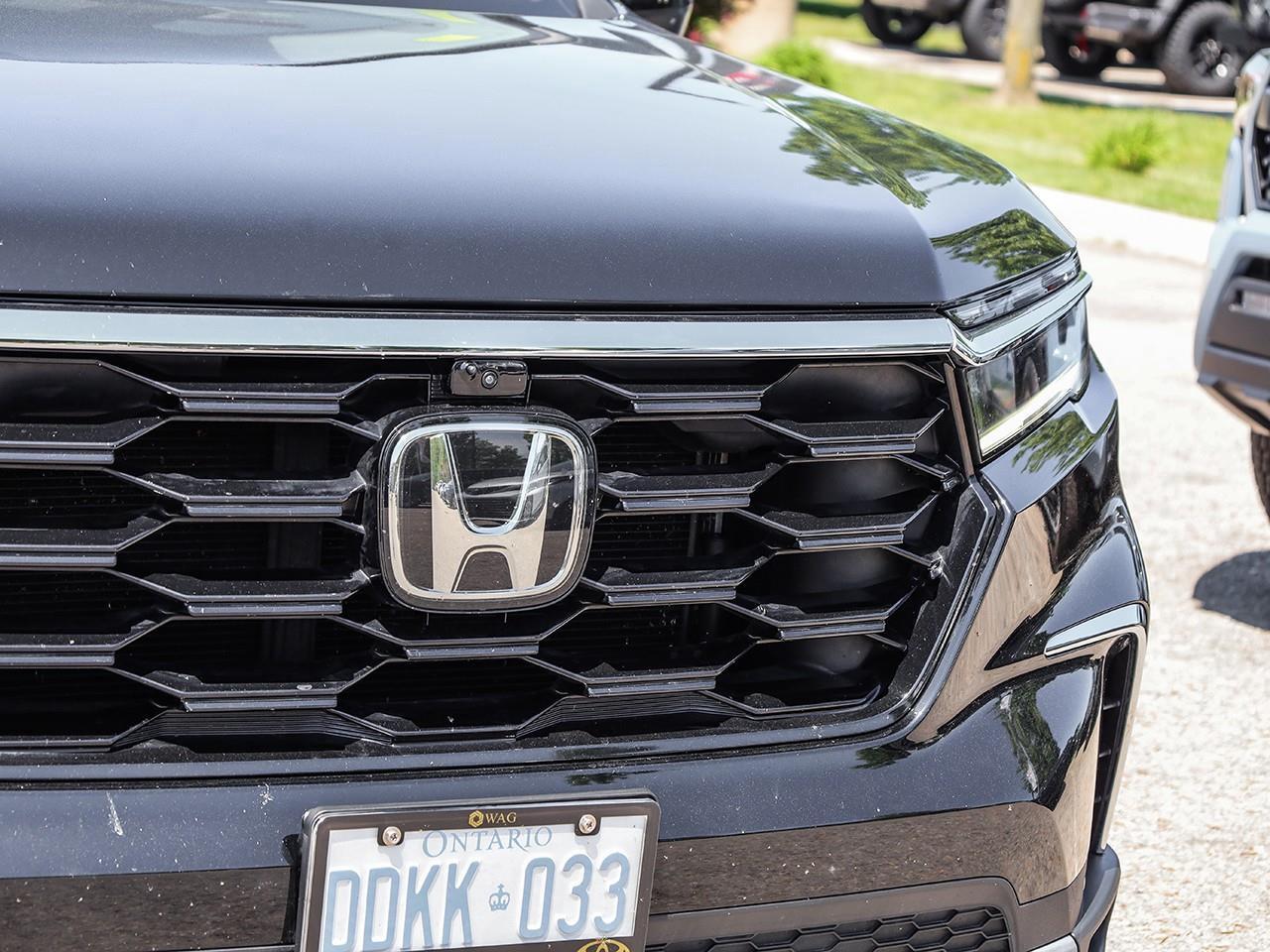 2024 Honda Pilot Touring 3RD ROW SEATING-HEATED/COOLED SEATS- LEATHER SEATS-HEATED STEERING WHEEL-MOONROOF- Photo