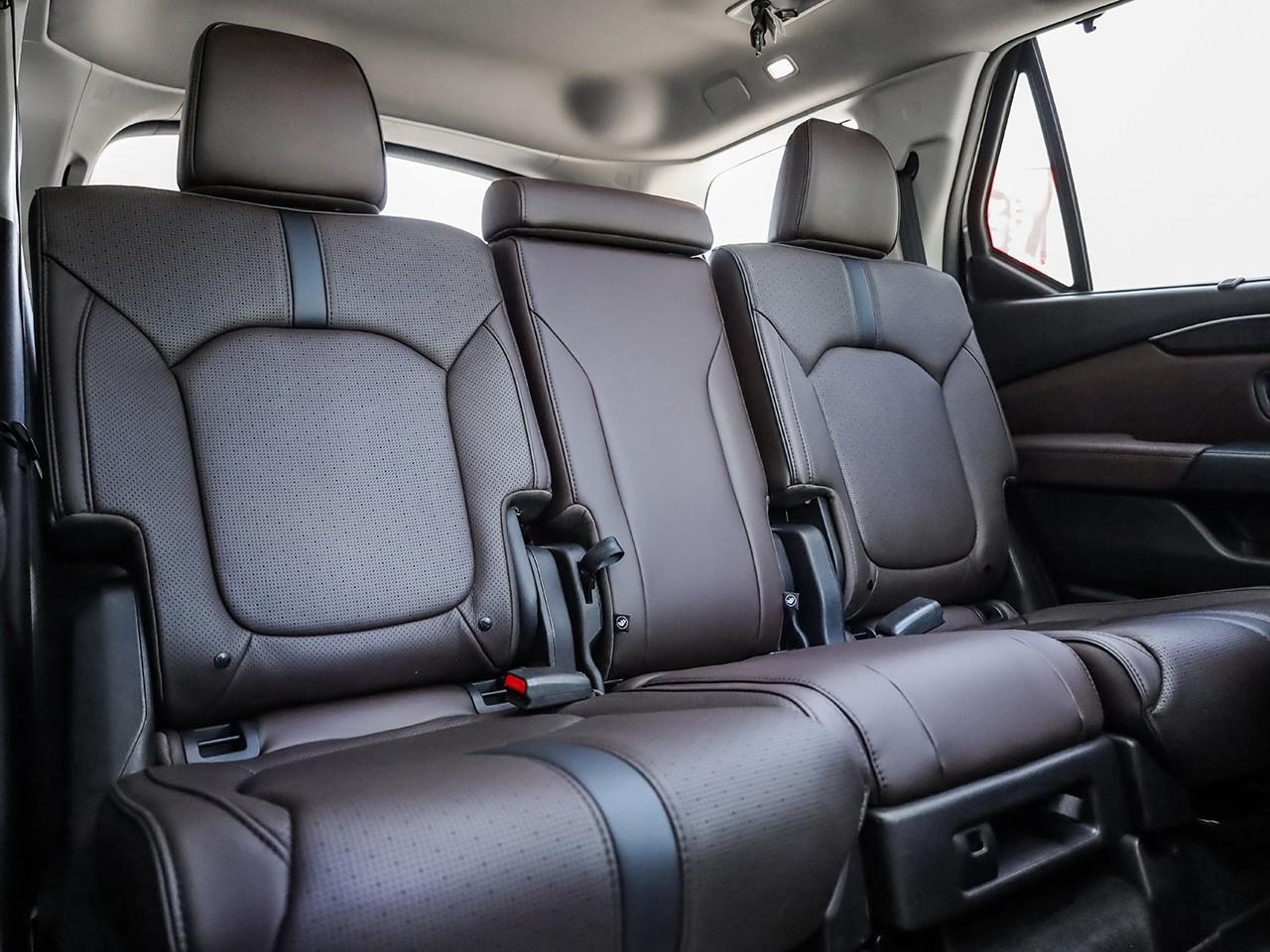 2024 Honda Pilot Touring 3RD ROW SEATING-HEATED/COOLED SEATS- LEATHER SEATS-HEATED STEERING WHEEL-MOONROOF- Photo