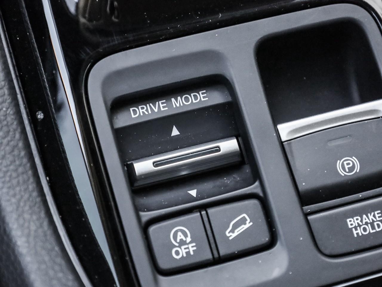 2024 Honda Pilot Touring 3RD ROW SEATING-HEATED/COOLED SEATS- LEATHER SEATS-HEATED STEERING WHEEL-MOONROOF- Photo