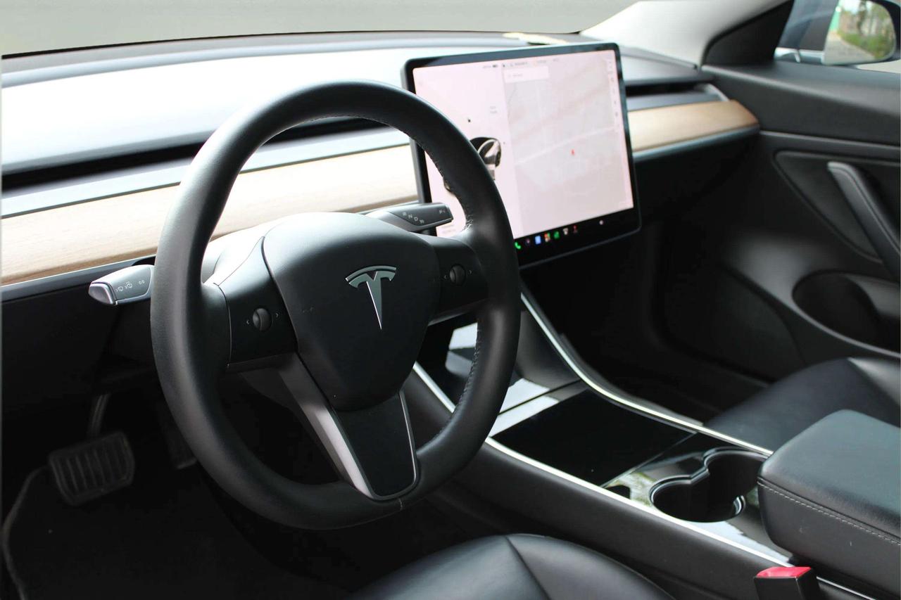 2020 Tesla Model 3 LONG RANGE Photo