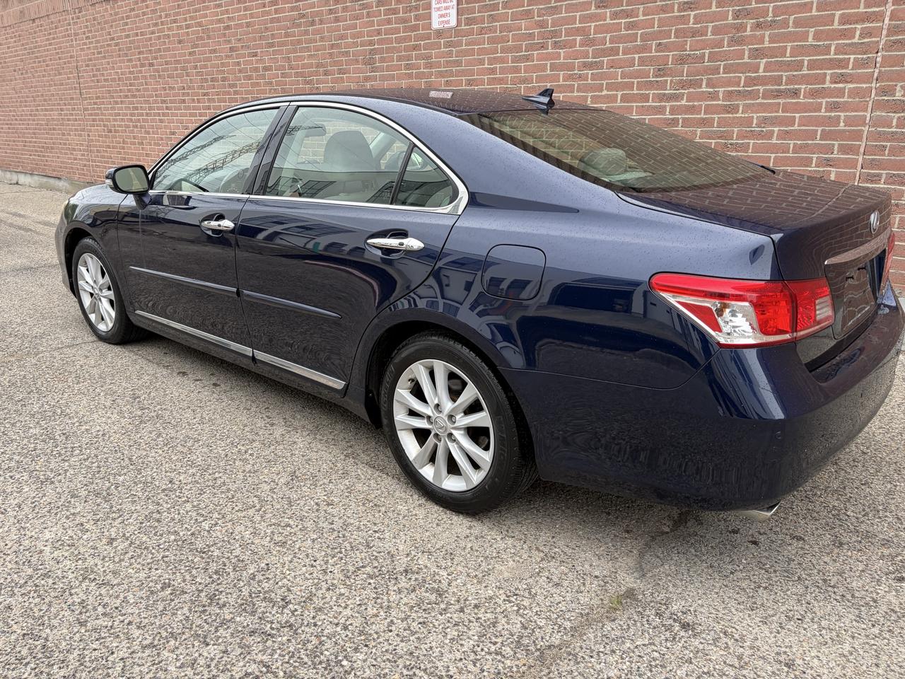2011 Lexus ES 350 Navigation certified Photo