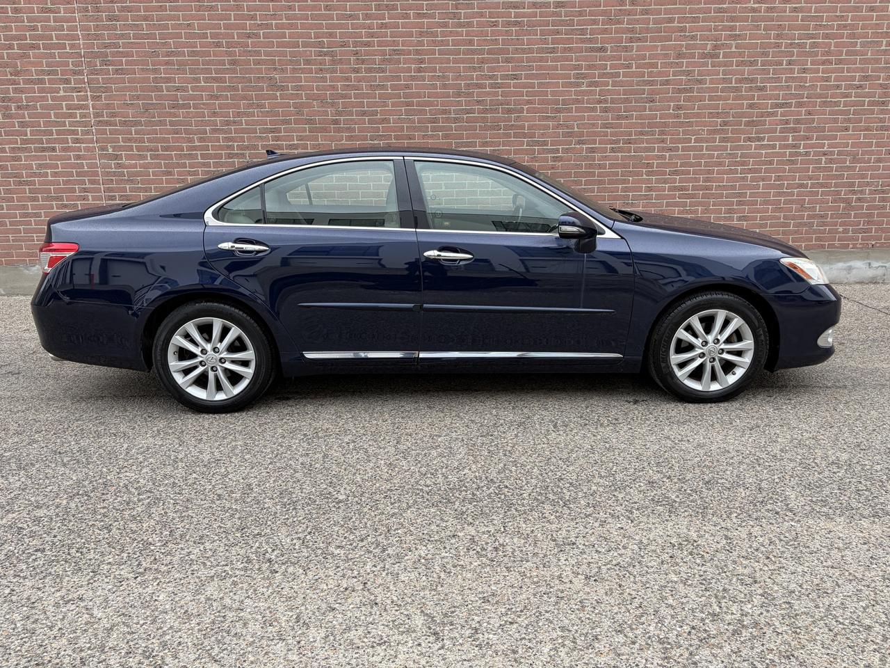 2011 Lexus ES 350 Navigation certified Photo