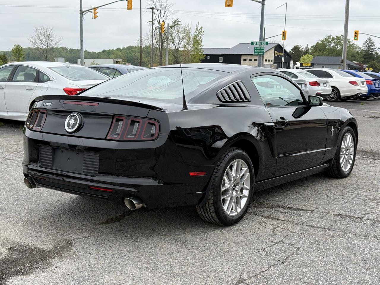 2013 Ford Mustang 2dr Cpe V6 Photo2