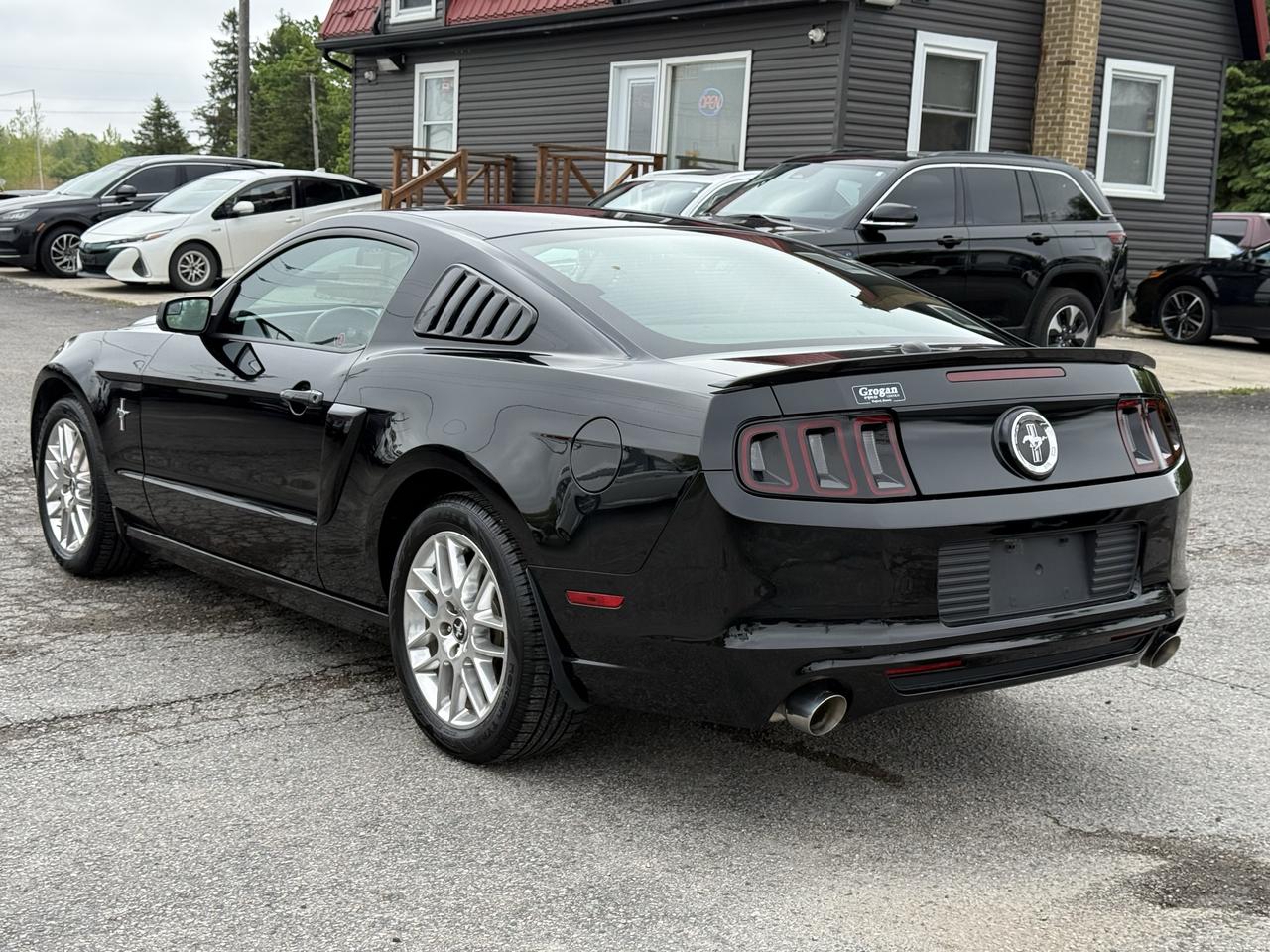 2013 Ford Mustang 2dr Cpe V6 Photo4