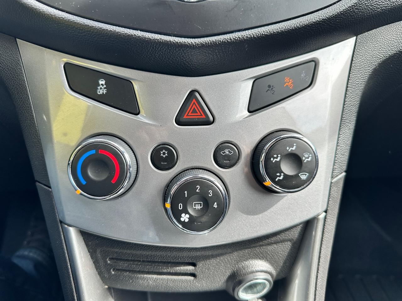 2015 Chevrolet Trax LT Cloth A/C AM/FM CD Player Bluetooth Alloys Photo