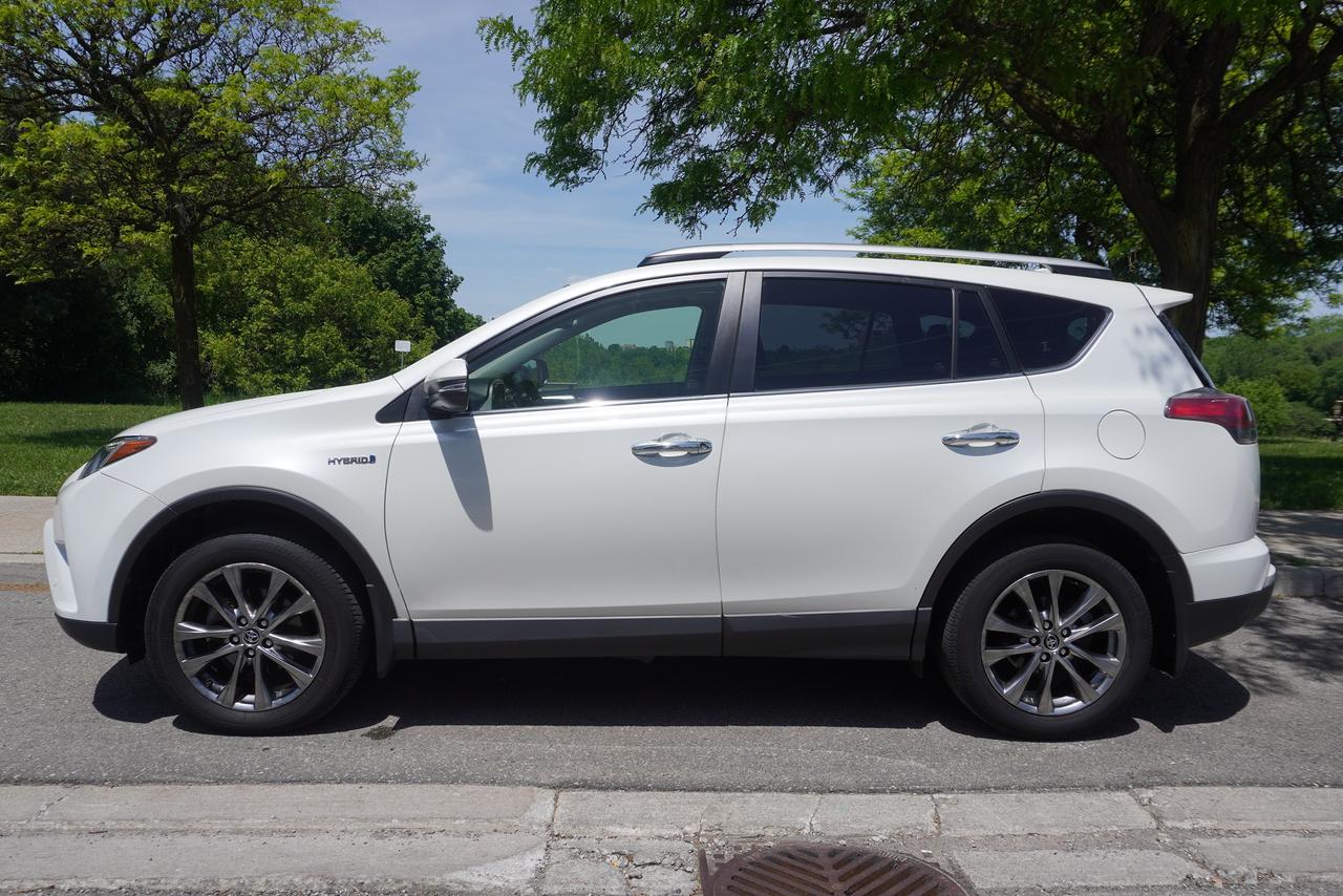 2016 Toyota RAV4 LIMITED / HYBRID / LOW KM'S / FULL SERVICE HISTORY Photo