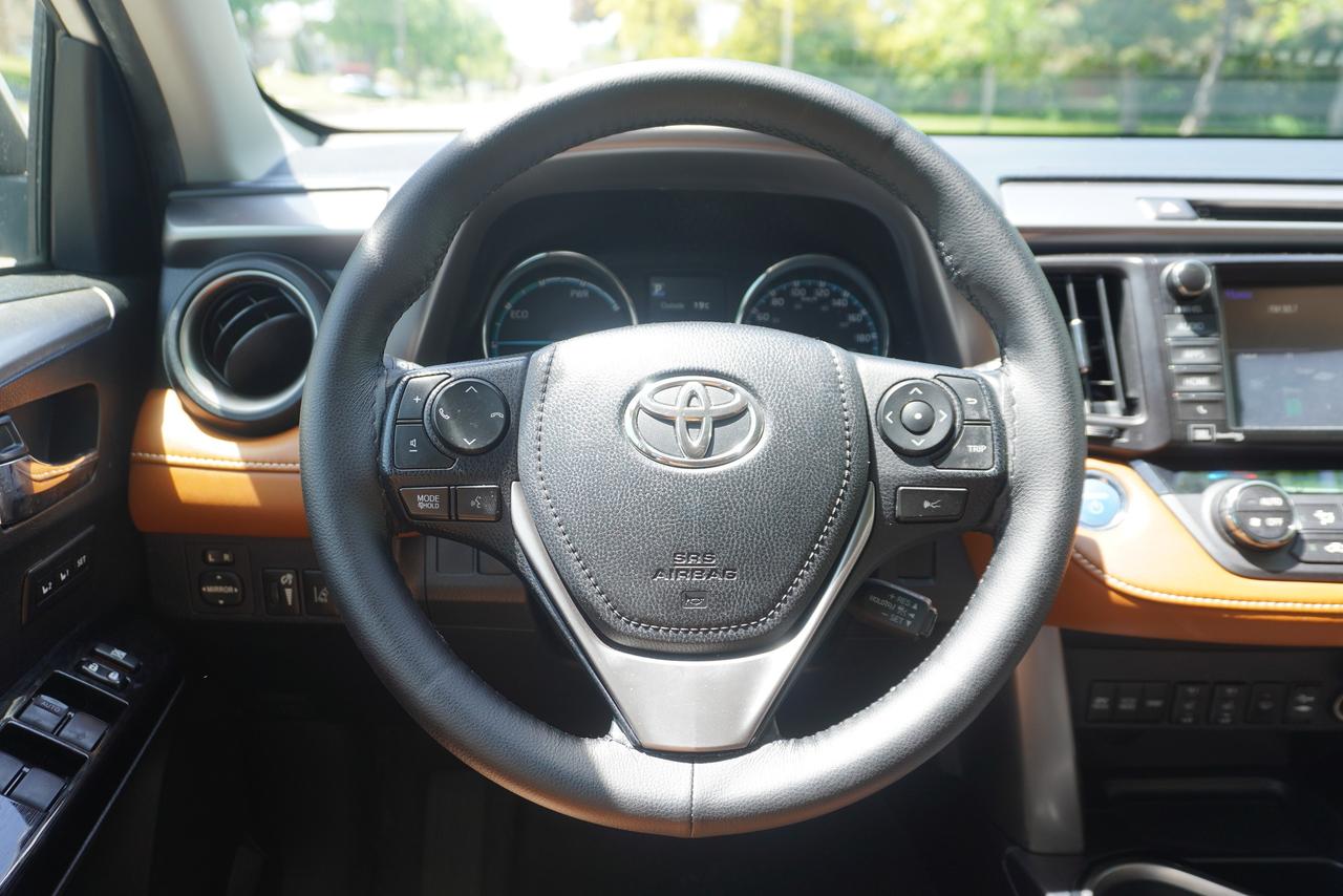 2016 Toyota RAV4 LIMITED / HYBRID / LOW KM'S / FULL SERVICE HISTORY Photo