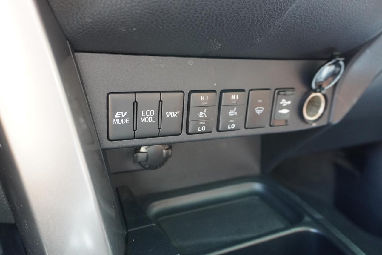 2016 Toyota RAV4 LIMITED / HYBRID / LOW KM'S / FULL SERVICE HISTORY Photo