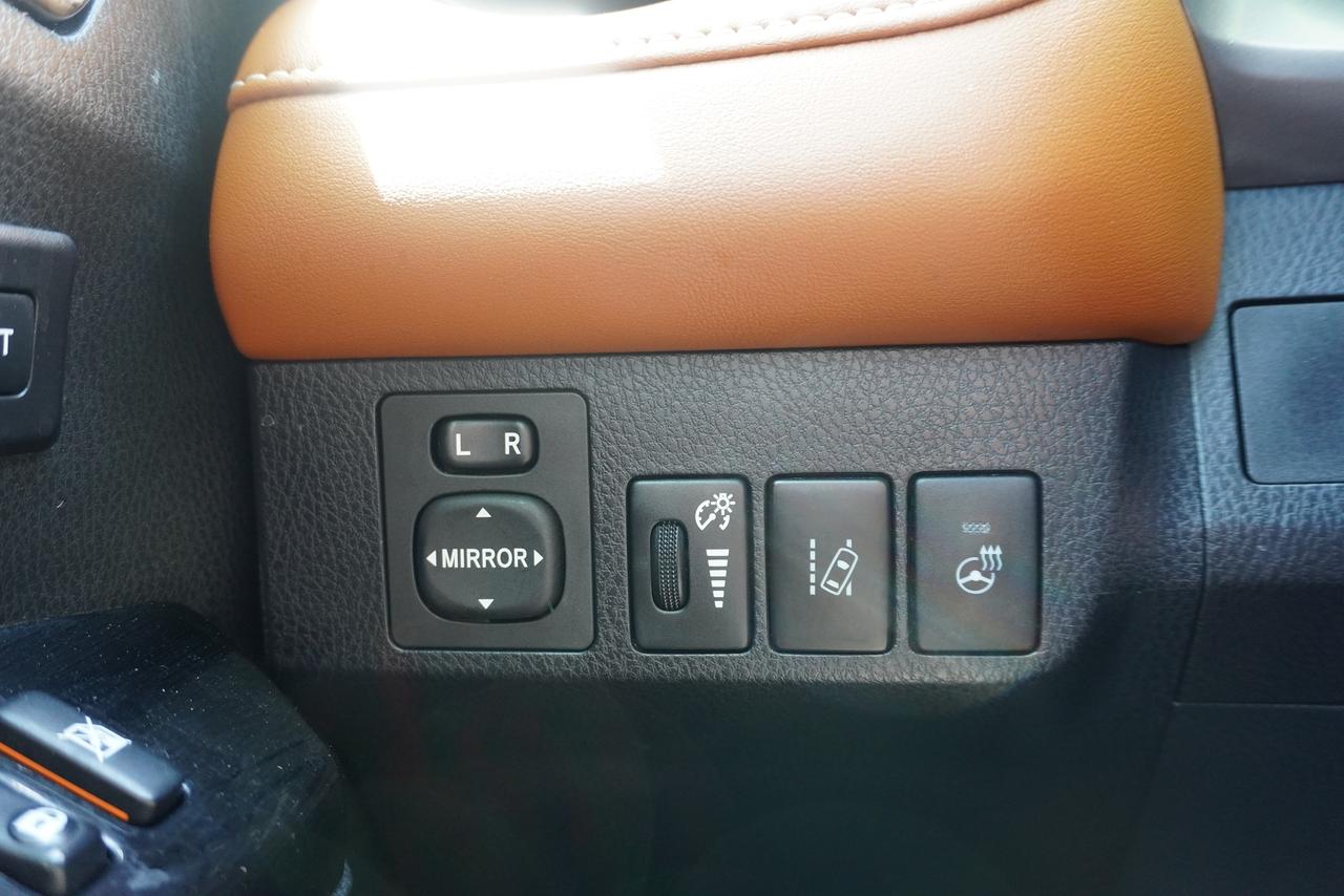 2016 Toyota RAV4 LIMITED / HYBRID / LOW KM'S / FULL SERVICE HISTORY Photo